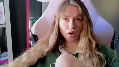 Elisa online show from February 25, 12:26 pm