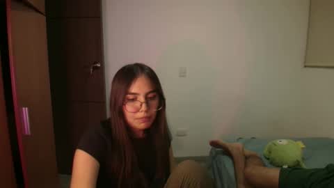 max and abby online show from April 28, 12:09 am