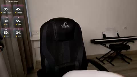 _meow_neko_ online show from February 17, 9:17 am