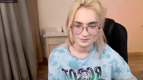 _meow_neko_ online show from March 15, 7:20 pm