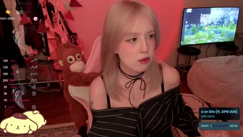 Snapshot of _meowmiko__ chatting on December 21, 11:24 pm miko3 online show from December 21, 11:24 pm