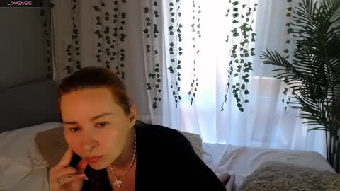 Snapshot of _mi_amore chatting on April 6, 8:04 am _mi_amore online show from April 6, 8:04 am