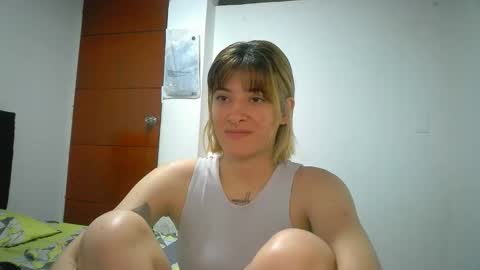 Mia-foster online show from April 28, 1:37 am