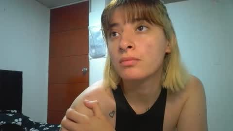 Snapshot of _mia_foster1 chatting on May 9, 12:05 am Mia-foster online show from May 9, 12:05 am