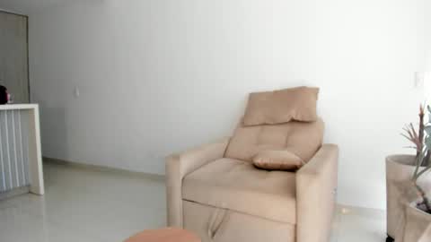 Snapshot of _mia_peach chatting on May 15, 9:33 pm _mia_peach online show from May 15, 9:33 pm