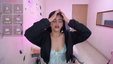 Snapshot of _mia_rouse_18 chatting on December 6, 2:13 am Mia online show from December 6, 2:13 am