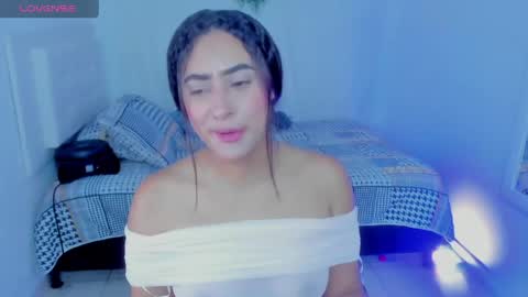 Mia online show from June 7, 4:33 pm