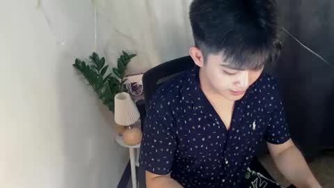 Snapshot of _mikko_moto_ chatting on April 12, 11:15 am _mikko_moto_ online show from April 12, 11:15 am