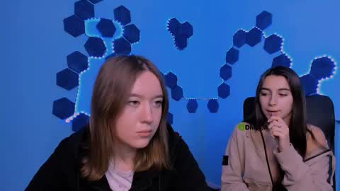 Snapshot of _mila_fire chatting on December 19, 10:22 am your Mila online show from December 19, 10:22 am