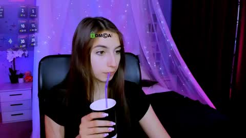 Snapshot of _mila_fire chatting on May 12, 8:55 am your Mila online show from May 12, 8:55 am