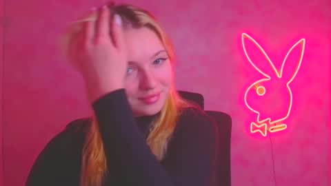 Melanie online show from November 18, 6:40 am