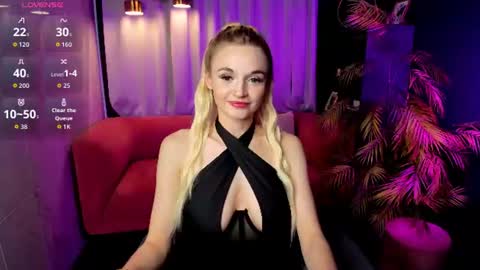 Snapshot of _mila_lux_ chatting on June 13, 1:53 pm Mila online show from June 13, 1:53 pm