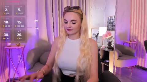 Snapshot of _mila_lux_ chatting on June 14, 1:46 pm Mila online show from June 14, 1:46 pm