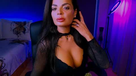 Snapshot of _milani_ chatting on April 22, 5:14 pm Milani online show from April 22, 5:14 pm