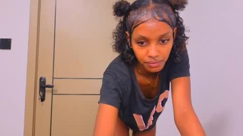 Snapshot of _mimimars chatting on April 3, 2:31 am Mimi online show from April 3, 2:31 am