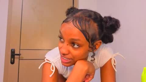 Snapshot of _mimimars chatting on April 9, 6:19 am Mimi online show from April 9, 6:19 am