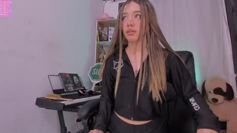 Snapshot of _miranda_hobbess chatting on January 15, 10:57 pm Camila independent model online show from January 15, 10:57 pm