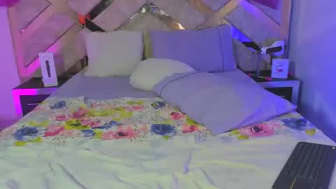 Khloe  online show from January 8, 10:48 pm