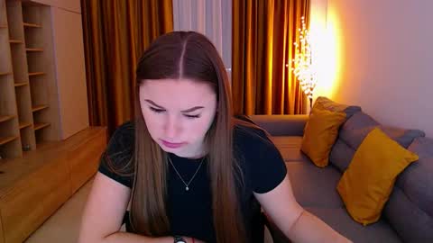 Mia online show from March 19, 7:34 am