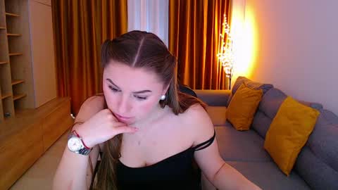 Mia online show from March 26, 10:43 am