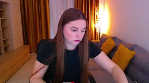 Mia online show from March 30, 9:54 am