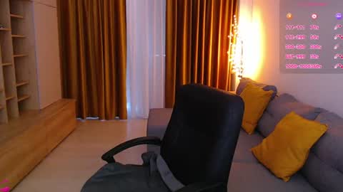 Snapshot of _miss_mia chatting on June 16, 5:54 am Mia online show from June 16, 5:54 am