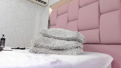 _molly_rosse_ online show from March 6, 3:45 pm