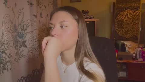 Snapshot of _monaflame_ chatting on February 4, 4:13 pm Mona online show from February 4, 4:13 pm