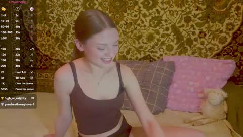 Snapshot of _monaflame_ chatting on February 21, 2:18 pm Mona online show from February 21, 2:18 pm