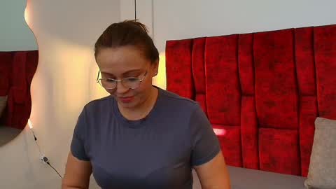 _monaliza_ online show from April 6, 12:17 pm