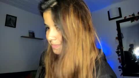     liaaa 4u online show from December 4, 3:15 am