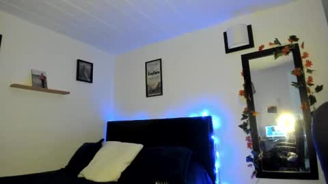     liaaa 4u online show from December 6, 1:40 am