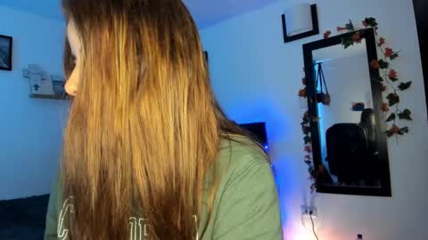     liaaa 4u online show from December 9, 8:12 pm