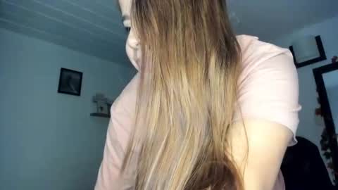     liaaa 4u online show from December 11, 11:00 pm