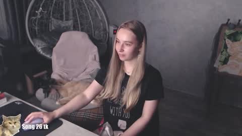 Snapshot of _mother_of_cats chatting on October 1, 7:20 pm Debby online show from October 1, 7:20 pm