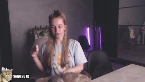 Snapshot of _mother_of_cats chatting on December 3, 7:45 pm Debby online show from December 3, 7:45 pm