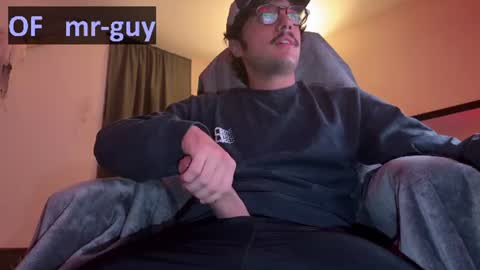 Snapshot of _mrguy_ chatting on July 14, 8:19 am _mrguy_ online show from July 14, 8:19 am