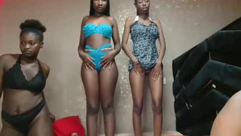 Snapshot of _myrah chatting on November 21, 4:16 pm Myrah online show from November 21, 4:16 pm