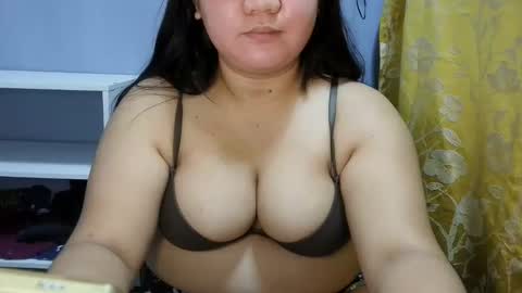 Snapshot of _natalieey chatting on February 2, 9:08 am nics online show from February 2, 9:08 am