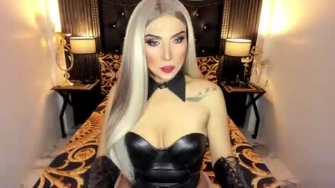 Snapshot of _natashacooper_ chatting on June 25, 9:14 am _natashacooper_ online show from June 25, 9:14 am