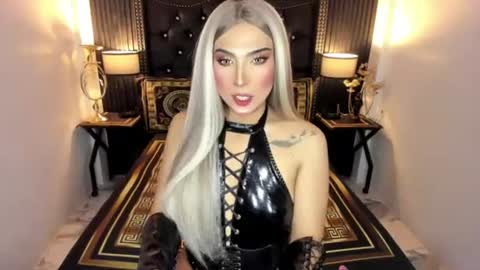 Snapshot of _natashacooper_ chatting on July 6, 5:15 pm _natashacooper_ online show from July 6, 5:15 pm