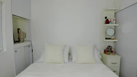 independent model natha online show from October 7, 6:43 am