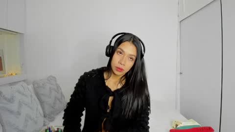 independent model natha online show from April 30, 6:09 am