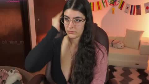 NiniHelp me by giving my show a thumbs up online show from July 1, 11:48 pm