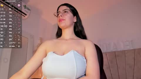 Snapshot of _niah_ chatting on January 19, 2:25 am Niah  You can call me Ni or cutie haha online show from January 19, 2:25 am