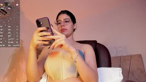 Snapshot of _niah_ chatting on February 6, 12:54 am Niah  You can call me Ni or cutie haha online show from February 6, 12:54 am