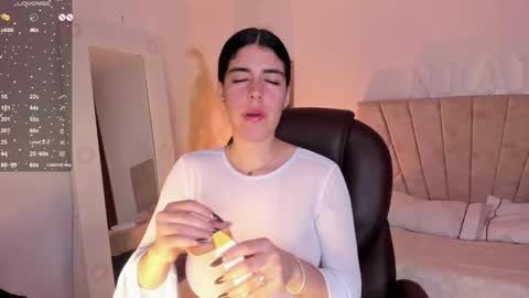 Snapshot of _niah_ chatting on February 10, 9:25 pm Niah  You can call me Ni or cutie haha online show from February 10, 9:25 pm