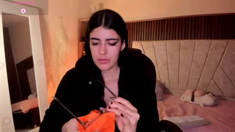 Niah  You can call me Ni or cutie haha online show from November 9, 9:24 pm