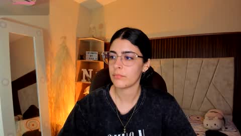 Niah  You can call me Ni or cutie haha online show from January 13, 8:47 pm