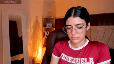 Snapshot of _niah_ chatting on February 4, 9:20 pm Niah You can call me Ni or cutie haha online show from February 4, 9:20 pm